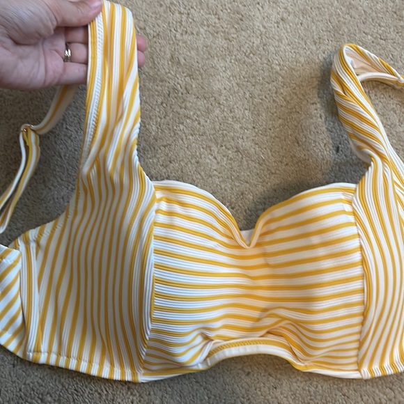 Small yellow striped bikini -target - Picture 3 of 6